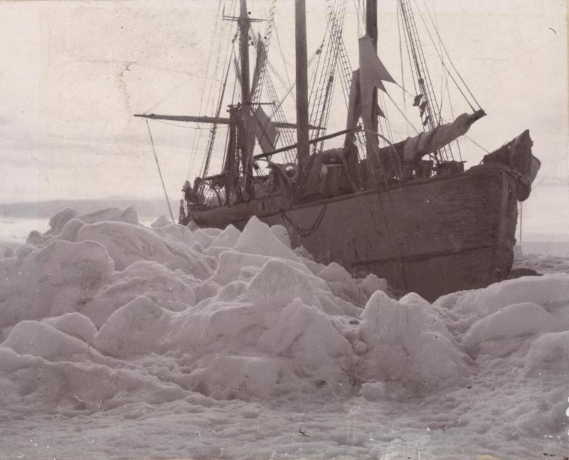 Isen har sterke krefter, og det hendte at mannskapet fryktet at ”Fram” ville bli skrudd ned i isen. Det gikk imidlertid bra, men skipet nådde likevel aldri Nordpolen. 